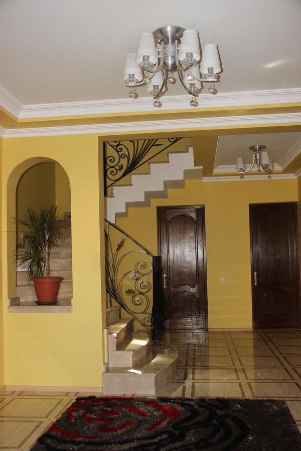 Yellow House - Vaja Sarpi Exterior foto